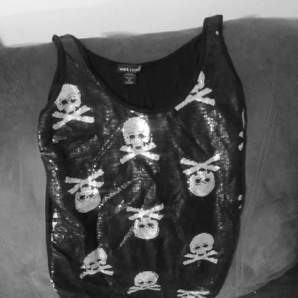 Sequence skull tank